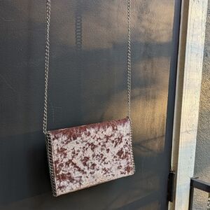 Chelsea28 Crushed Velvet Clutch with crossbody chain Metallic taupe